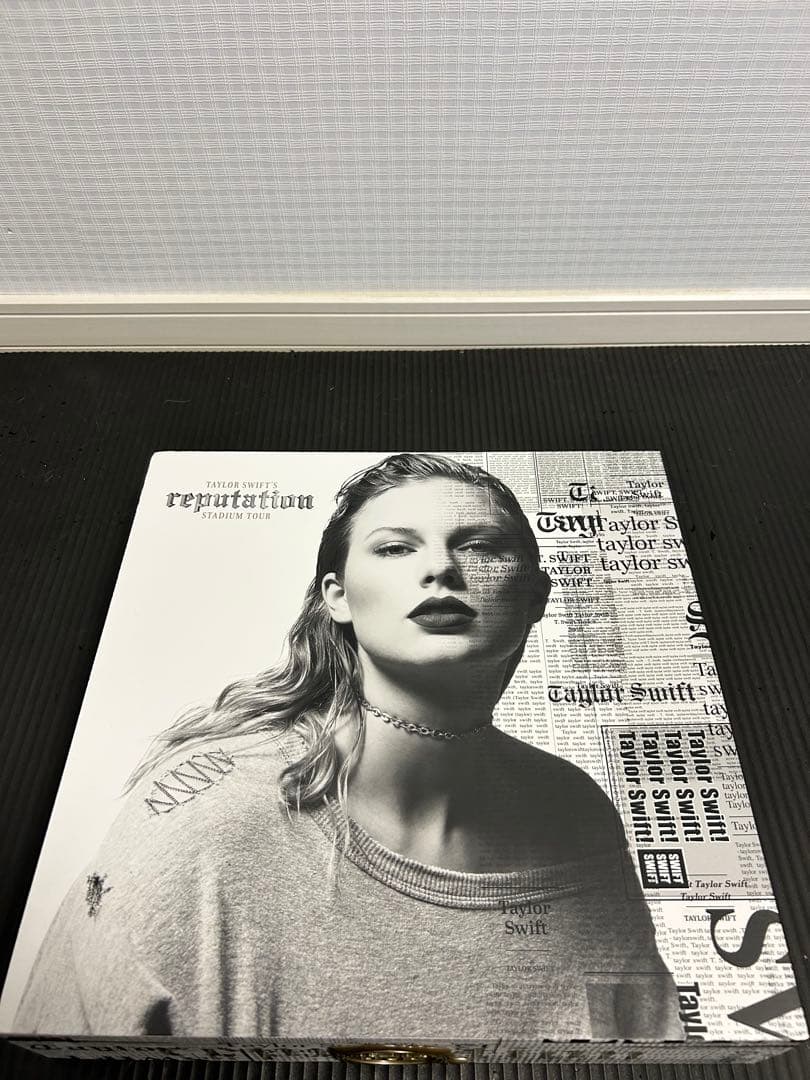 【直筆サイン付】テイラースウィフト reputation VIP BOX 限定版