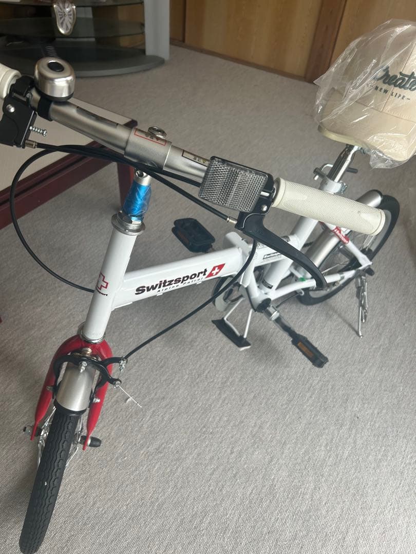 【引き取り限定】Switzsport 折りたたみ自転車 ホワイト/ヘルメット