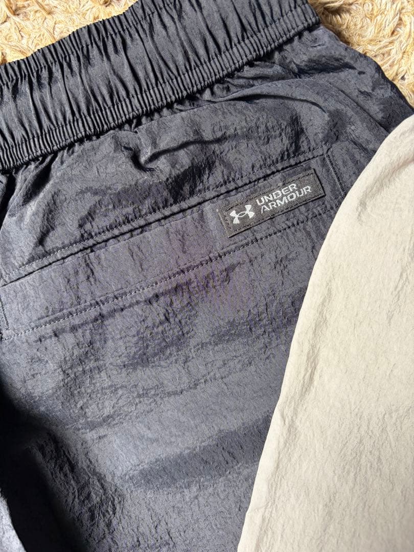 新品　Under Armour ウーブンショートパンツ 2色セット