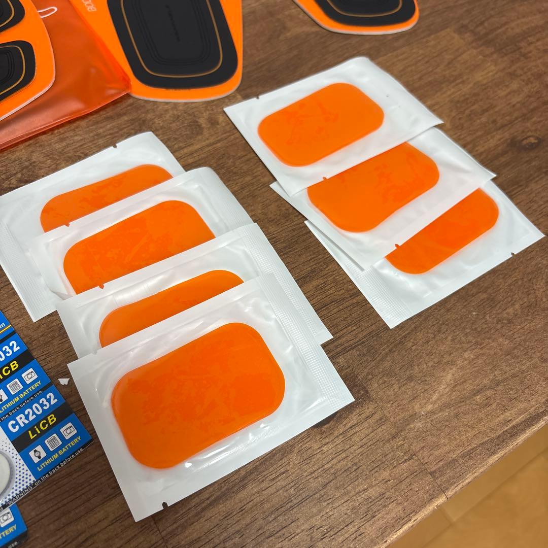 【正規品】電池とシート付　シックスパッド SIXPAD 3点セット