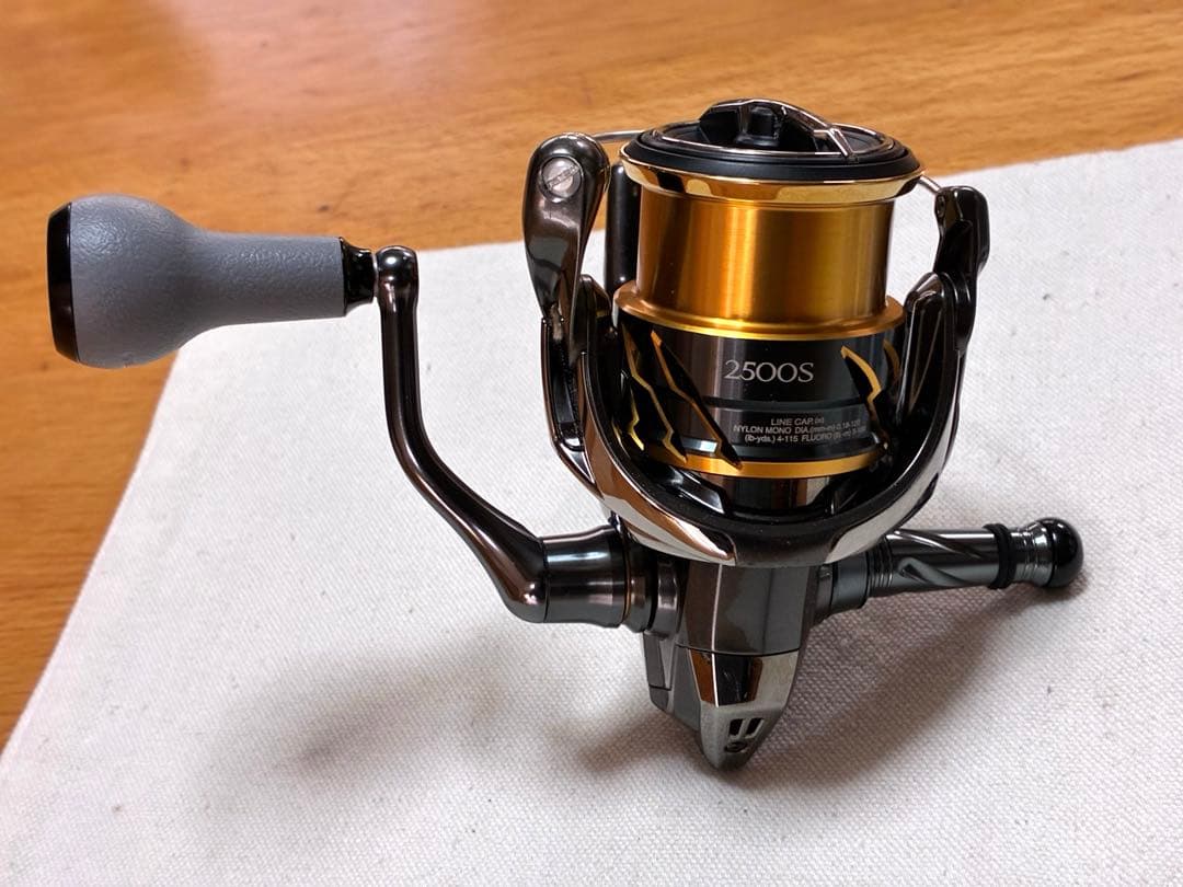 【訳有り品】シマノ リール20ツインパワー2500S【カスタム品】