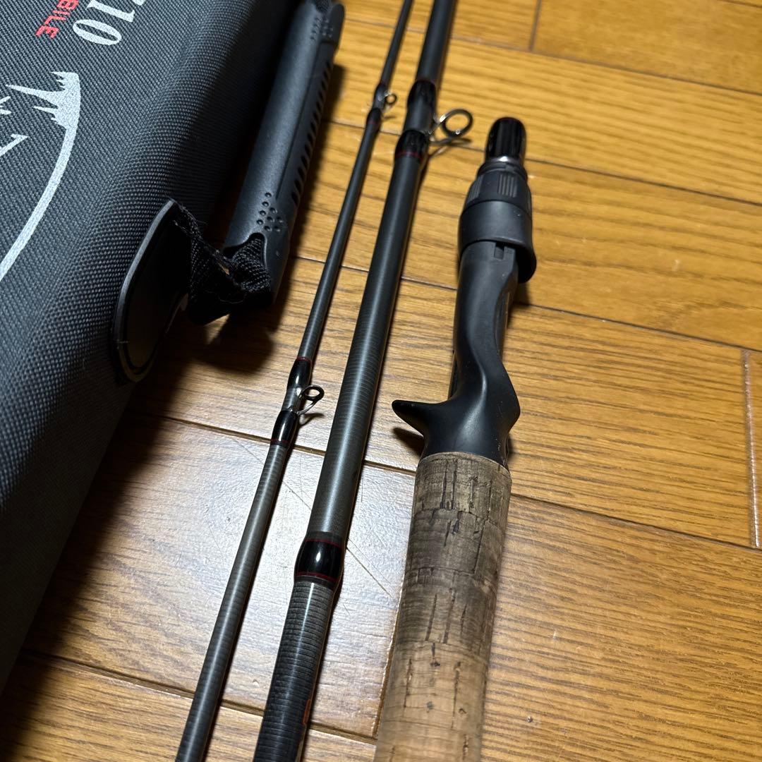 あか　ツララ　モンストロ　710 モバイル　専用ケース付