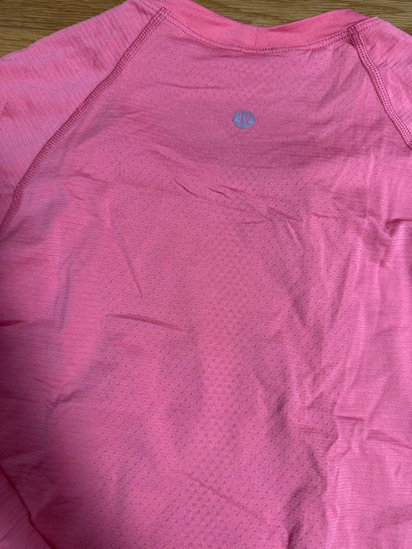 ルルレモン　lululemon トップス　6 長袖　Tシャツ　ピンク　日本未入荷