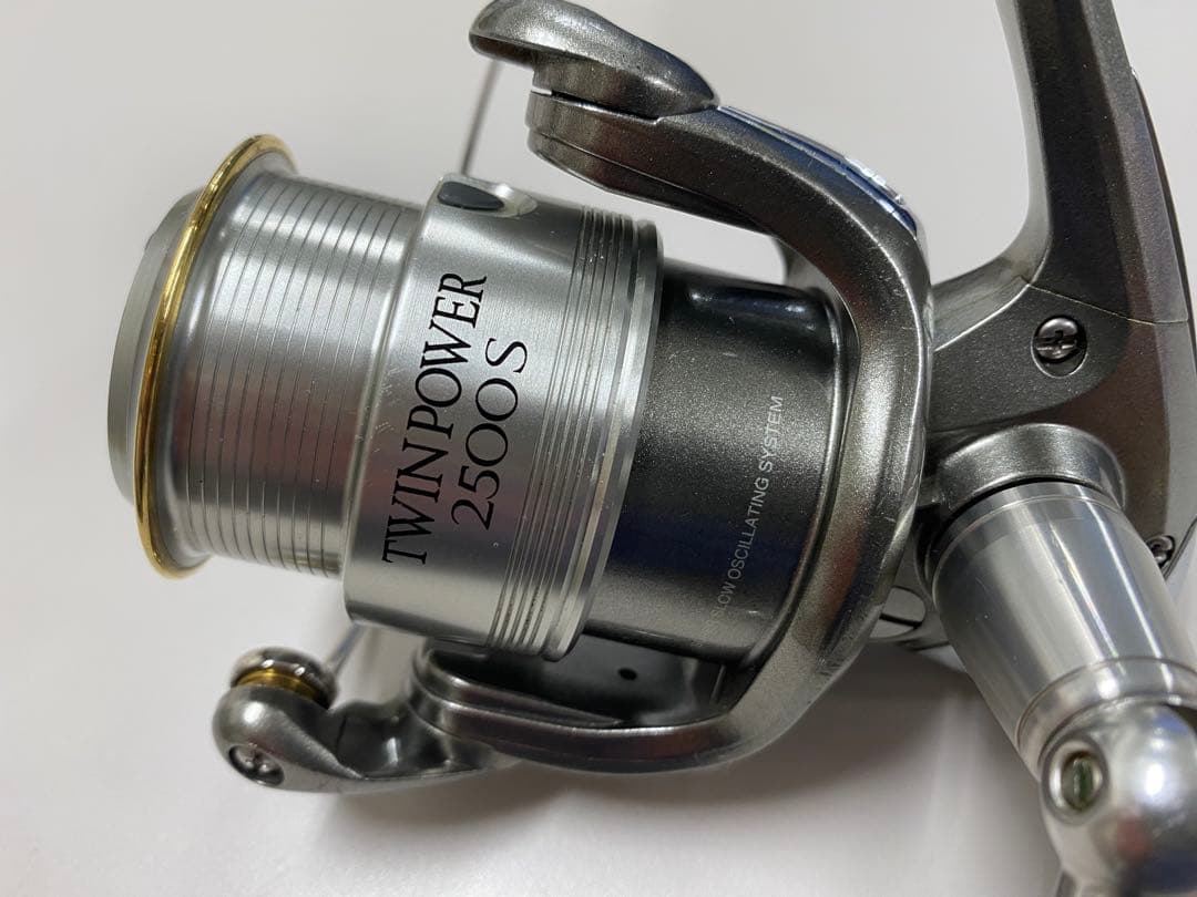 SHIMANO TWIN POWER 2500S リール