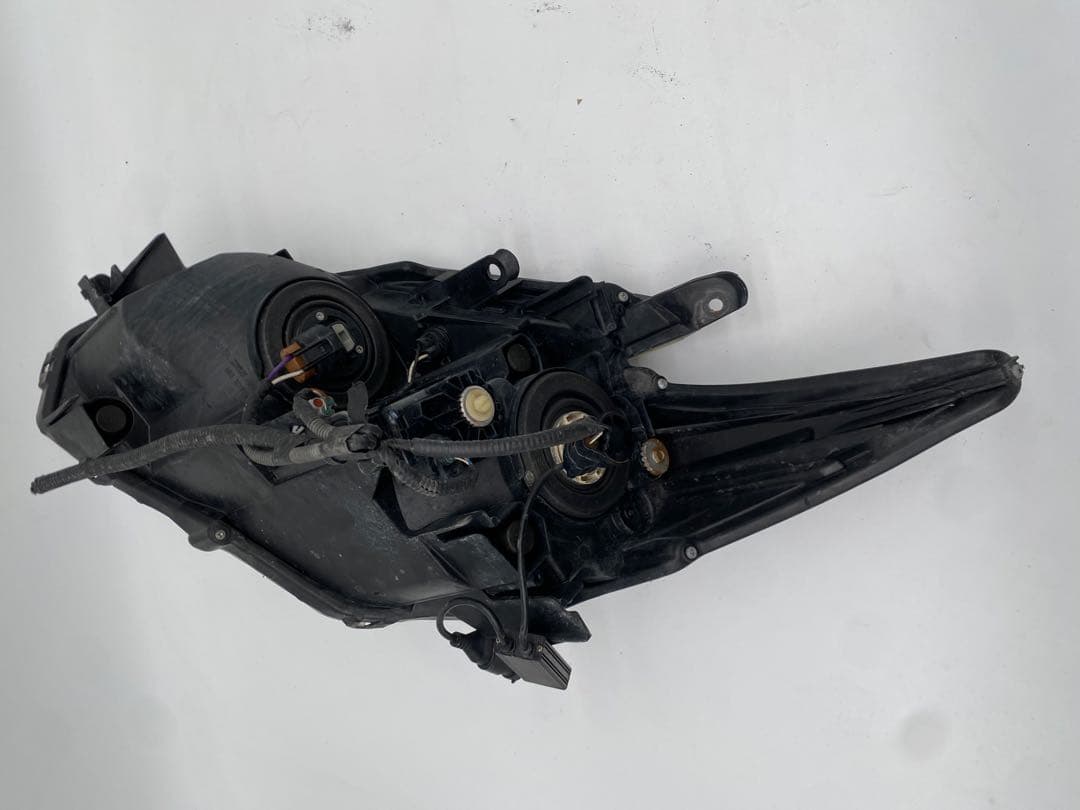 プリウス ZVW30 純正 ヘッドライト 左右HID プロジェクター点灯確認済み