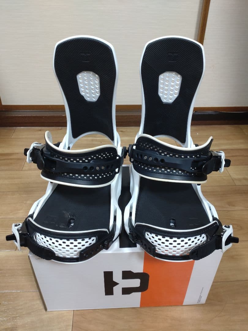 UNION FORCE　WHITE　23-24モデル　Sサイズ