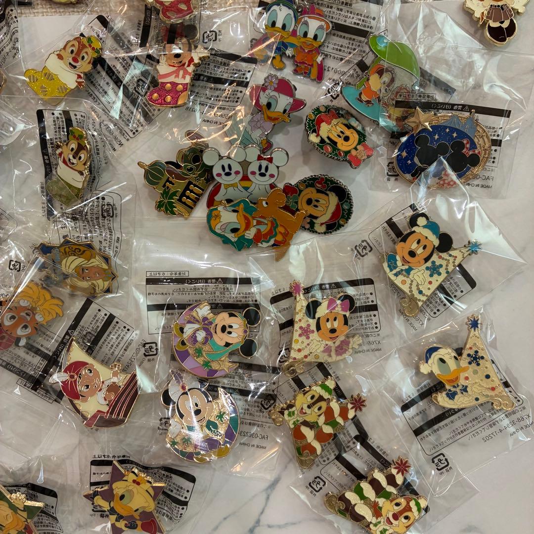ディズニー ピンバッジ キーホルダー チャーム まとめ売り ディズニーリゾート