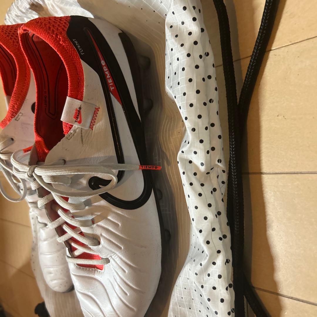 サッカーシューズ NIKE ティエンポ 収納袋付き