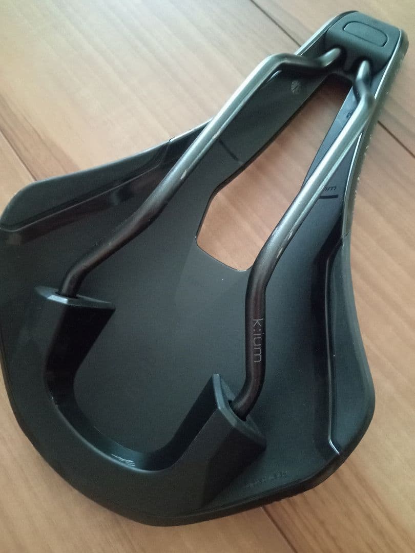 FIZIK(フィジーク) TEMPO ARGO R3 サドル