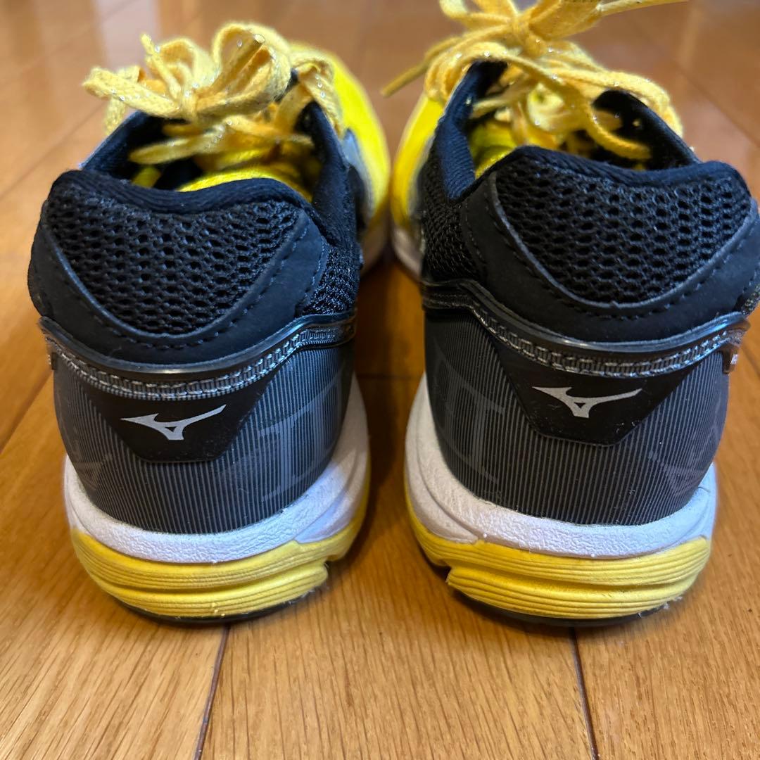 WRVE EMPEROR3 MIZUNOイエロー ランニングシューズ　25センチ