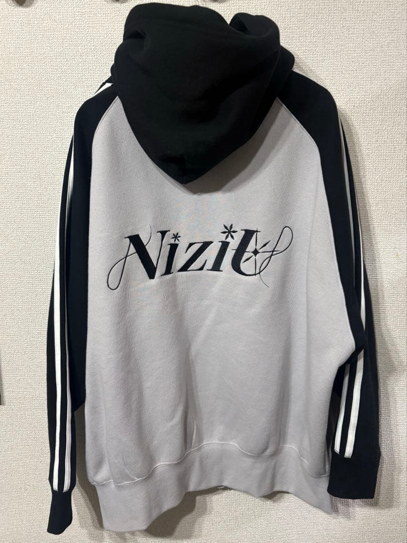 NiziU フーディ パーカー Lサイズ