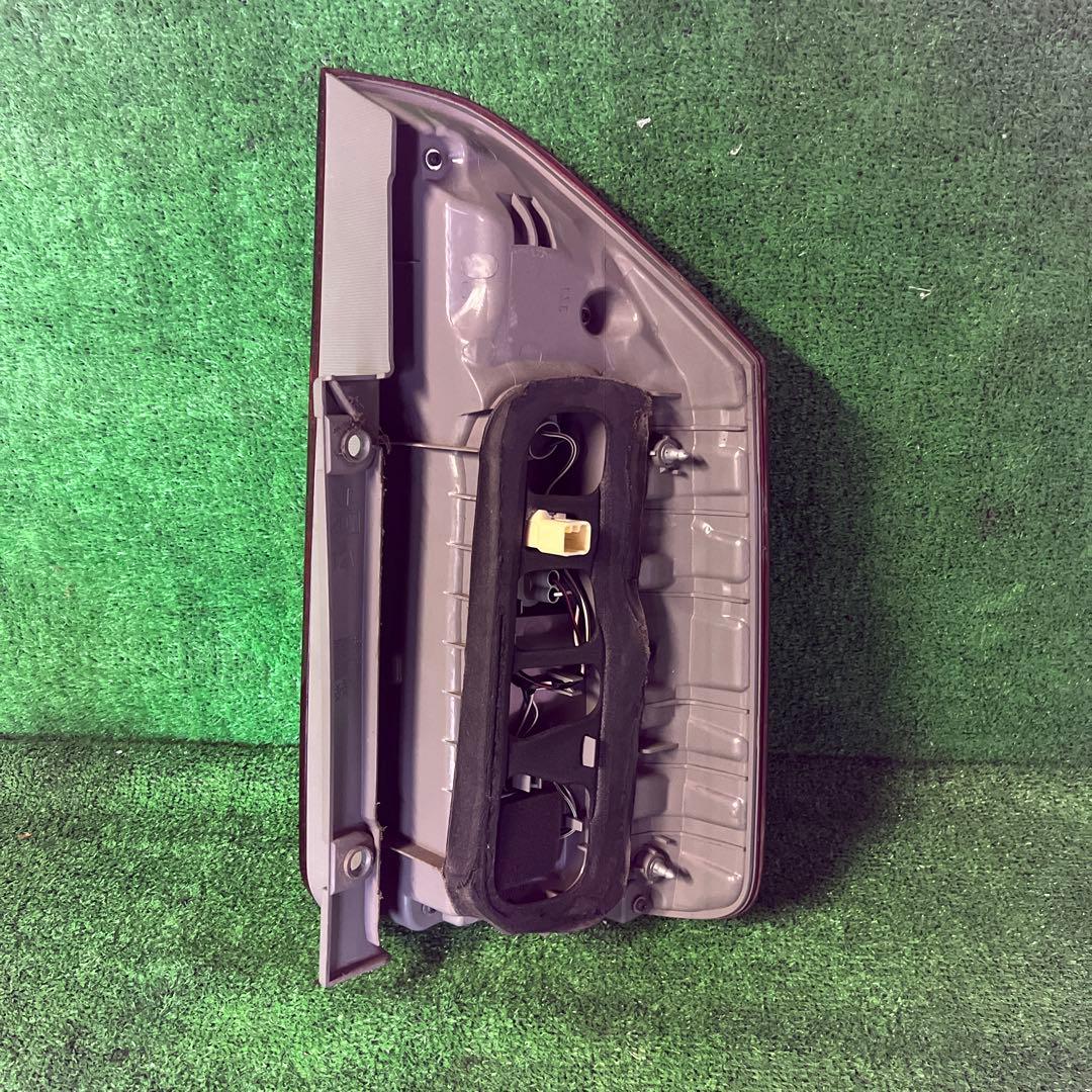 トヨタ純正★ノア ZRR70  左テールランプ