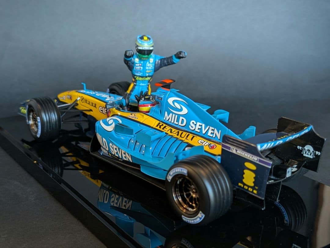 ホットウィール 1/18 ルノー R25 アロンソ 2005 チャンピオン
