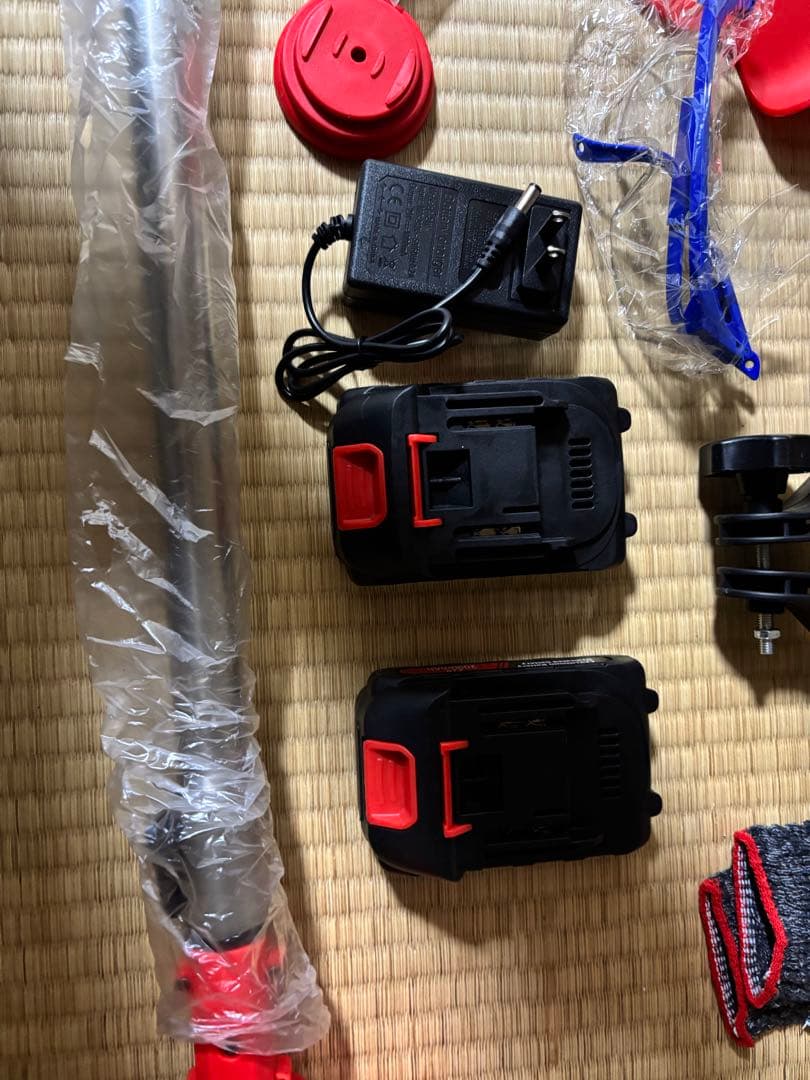 電動草刈り機 コードレス 赤