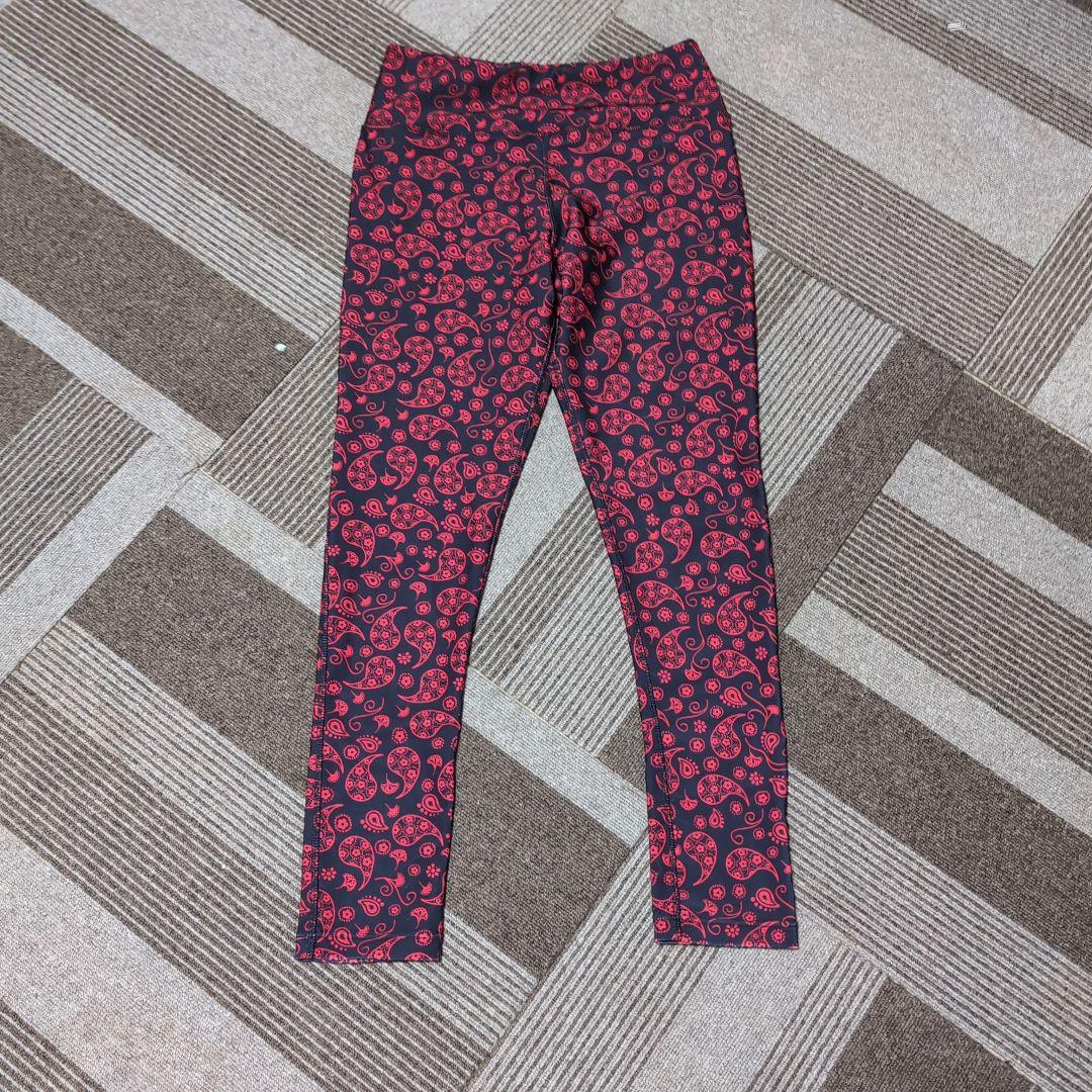 美品　CLAP クラップ　フィトネス　　レギンス　ペイズリー