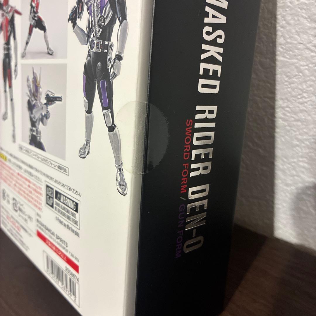 S.H.Figuarts(真骨彫製法) 仮面ライダー電王 ソードフォーム/ガン…