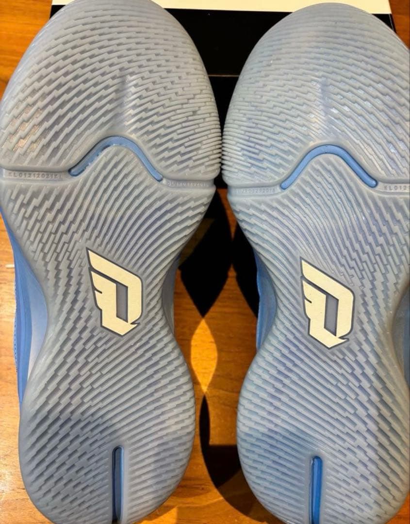 デイム9 adidas