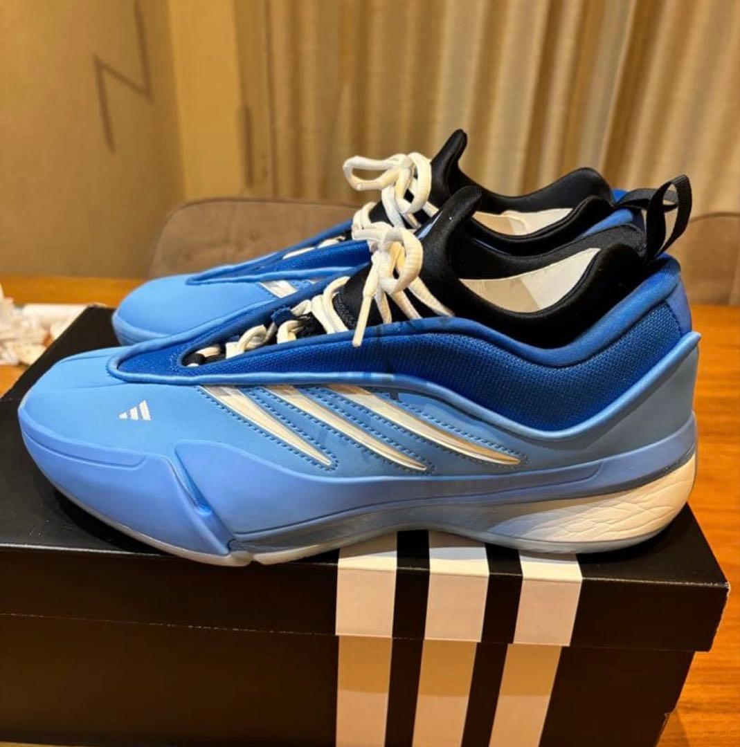 デイム9 adidas