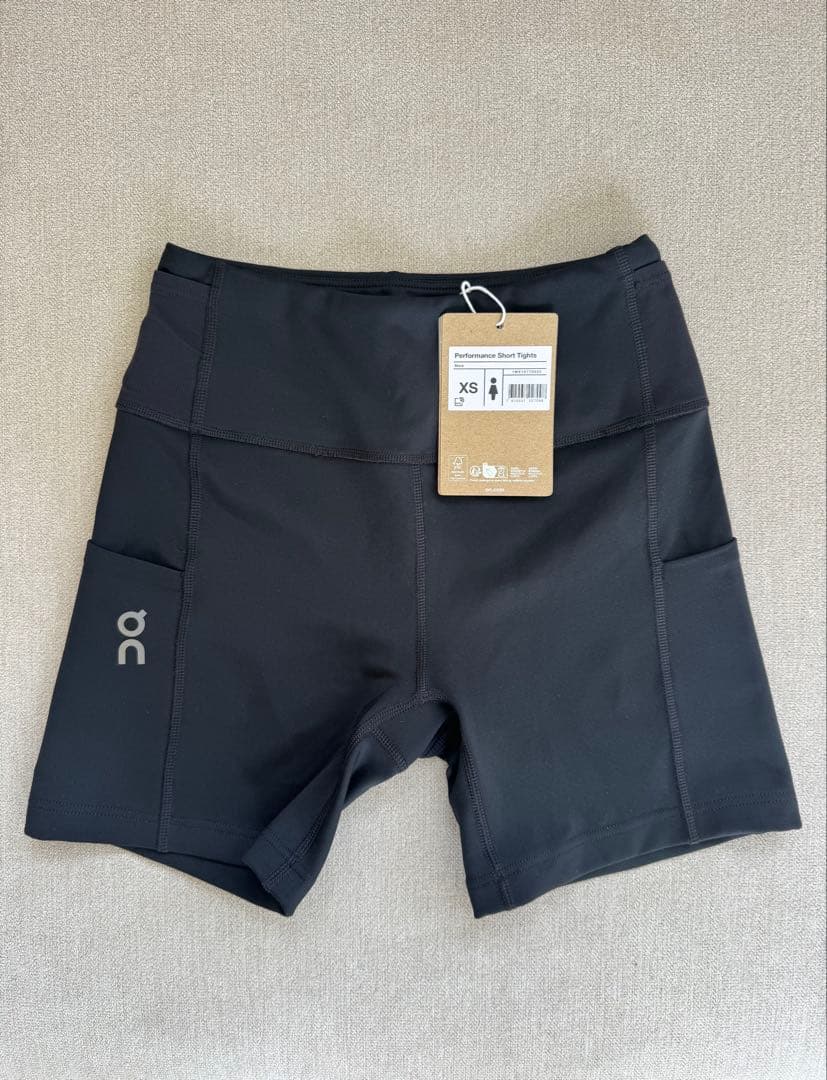 On Women’s ブラック XS ショートタイツ