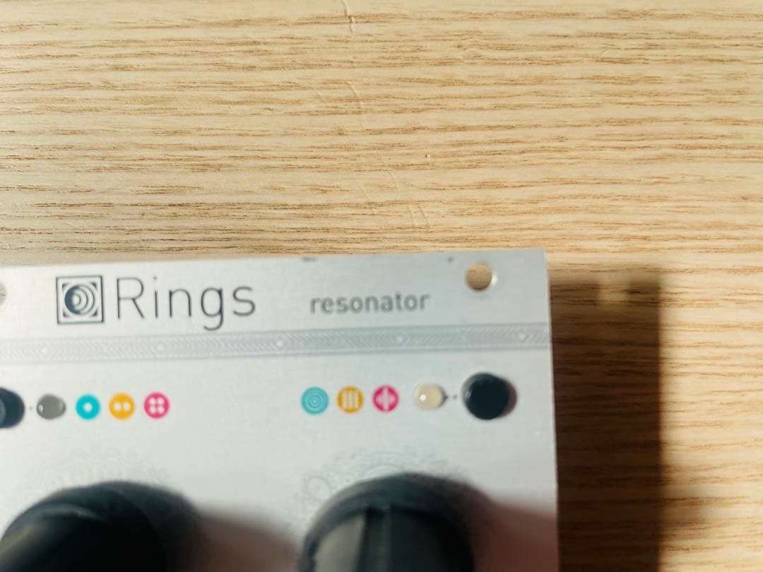 Mutable Instruments Rings モジュラーシンセ