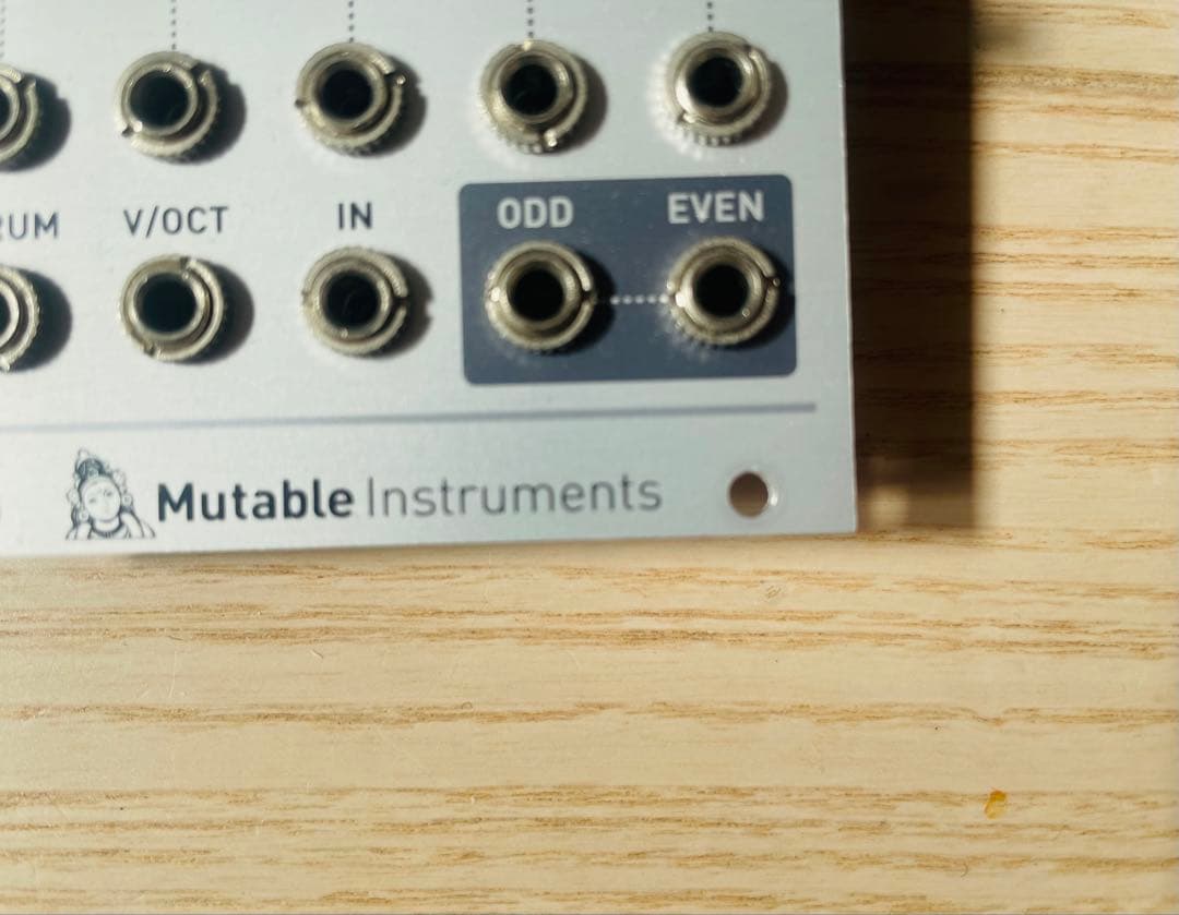 Mutable Instruments Rings モジュラーシンセ
