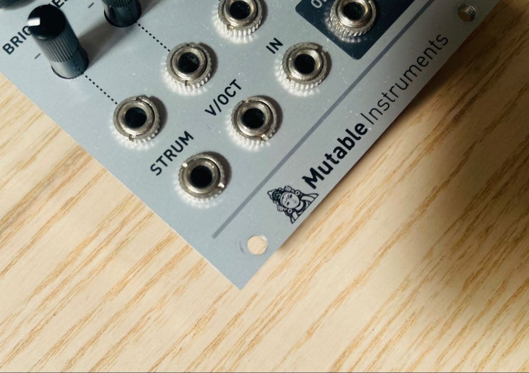 Mutable Instruments Rings モジュラーシンセ