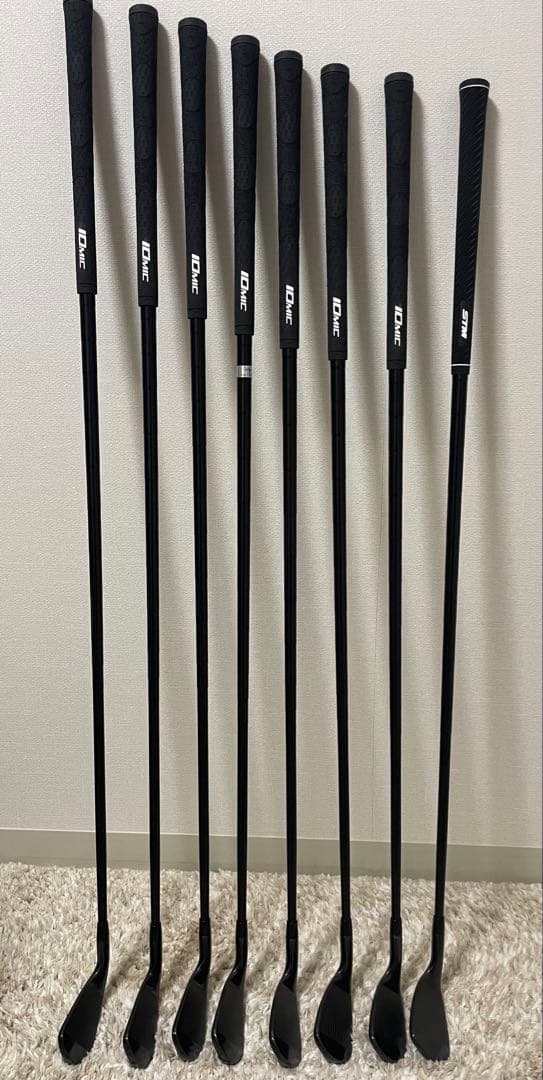 希少美品限定版　 タイトリストT200 Black 8本セット！