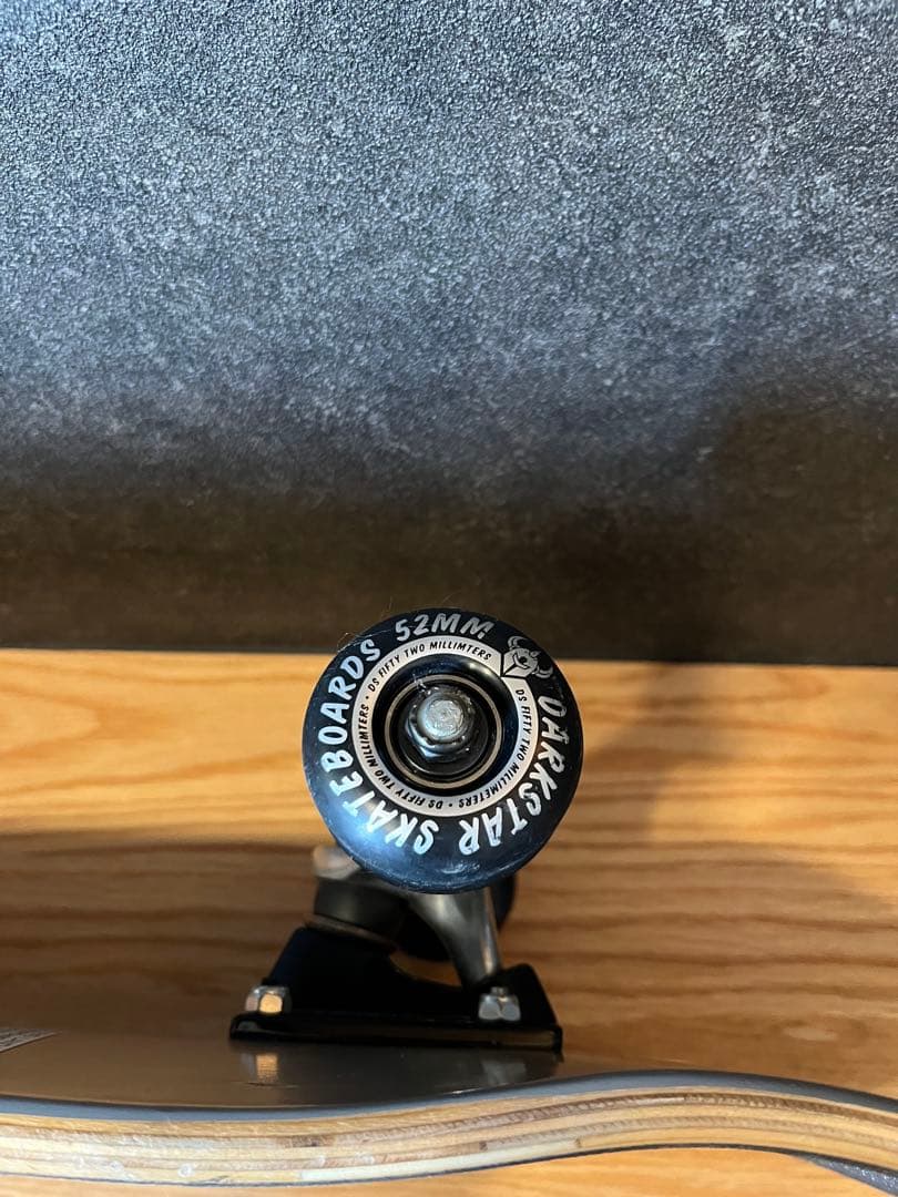 ダークスター・フェリックス・ニュースファクトリー コンプリートスケートボード