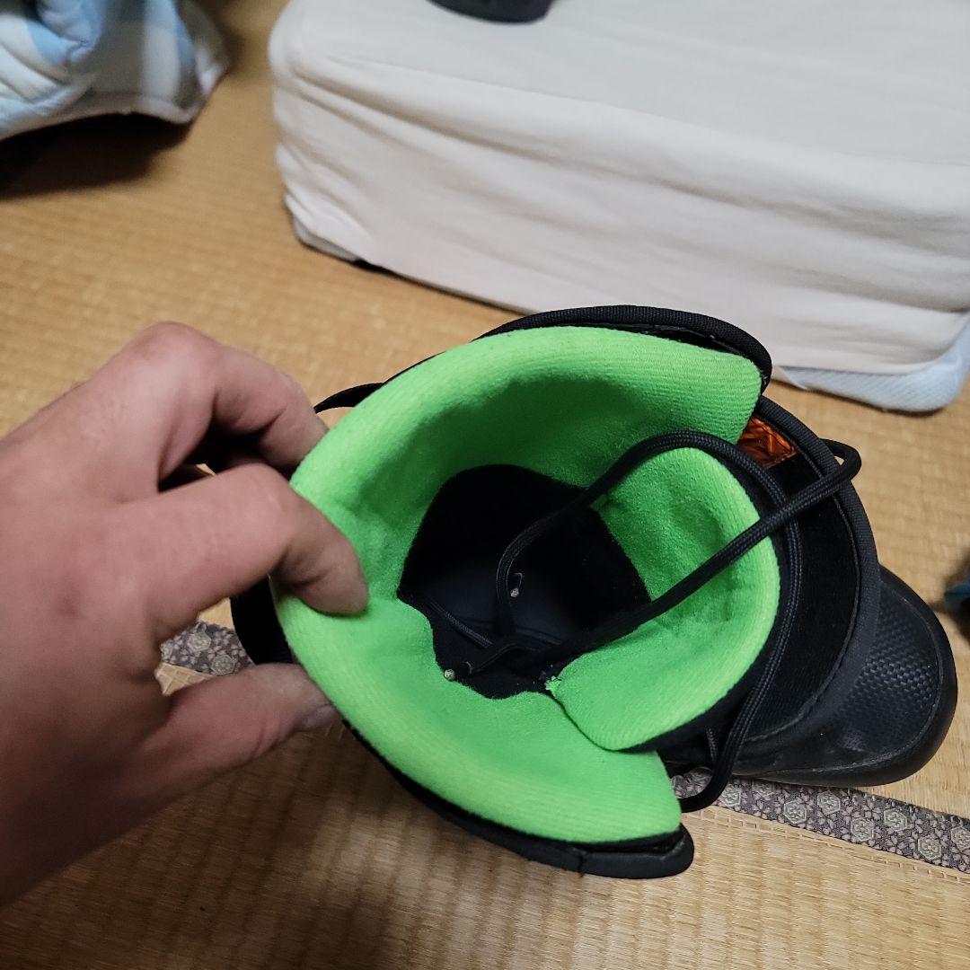 JOYride スノーボードブーツ 黒と緑