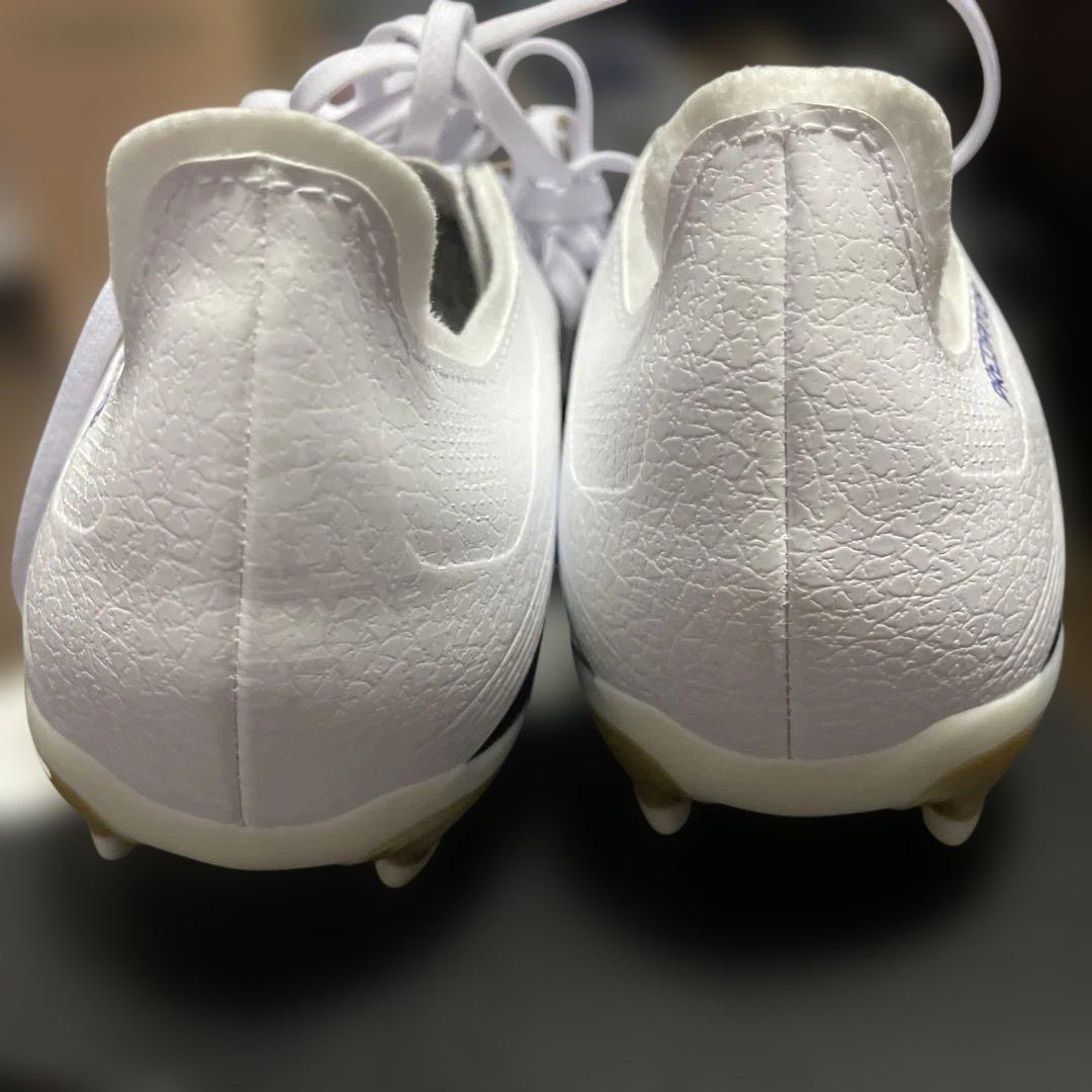 新品タグ付きadidas Predator サッカースパイク 27㎝