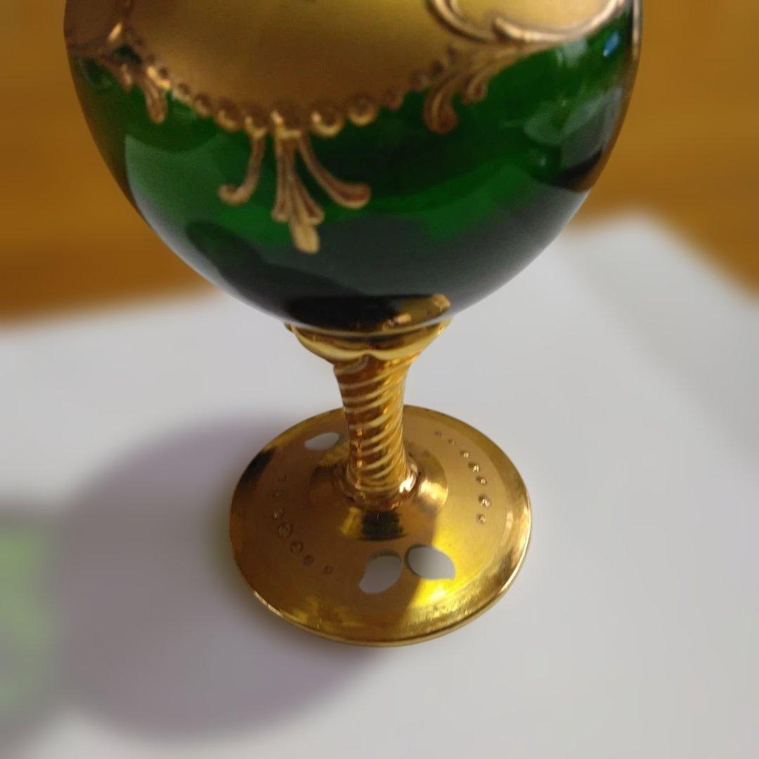 新品未使用イタリア　ベネチアグラス緑色と金色の花瓶