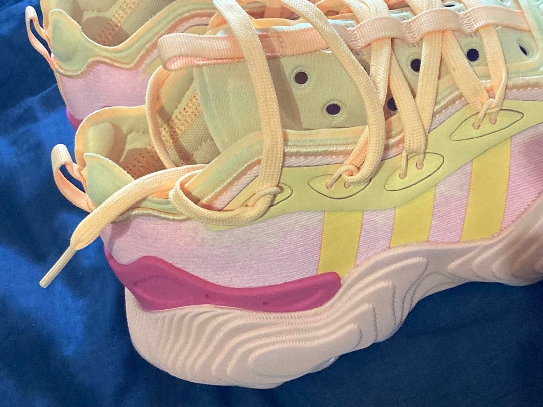 新品アディダスadidas バッシュTrae Young 3 スニーカー26.0