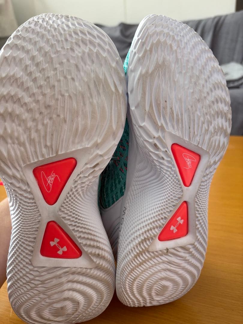 バスケットボールシューズ ターコイズ UNDER ARMOUR サイズ25.5