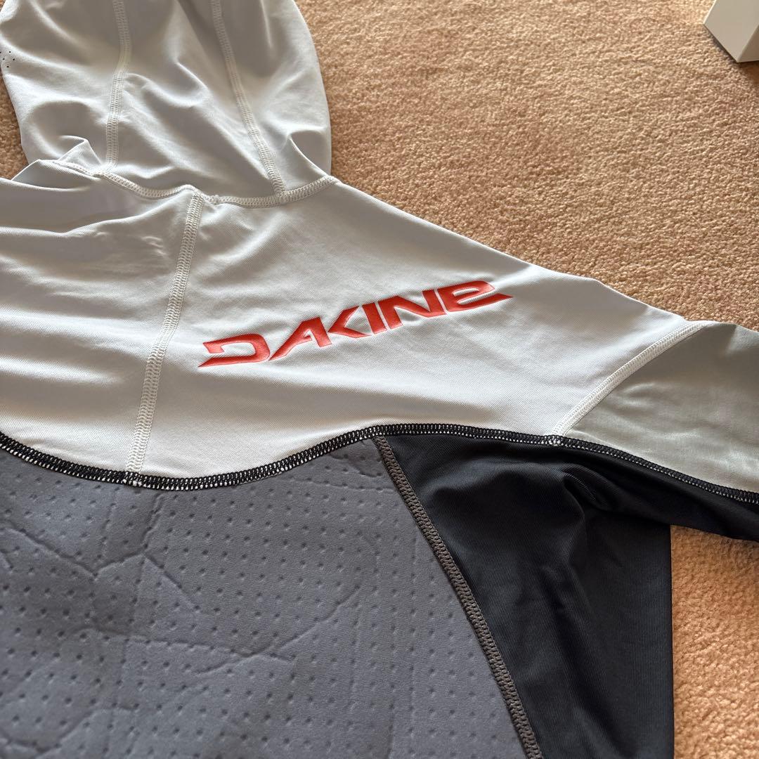DAKINE フーディー付きロングスリーブラッシュガード 新品