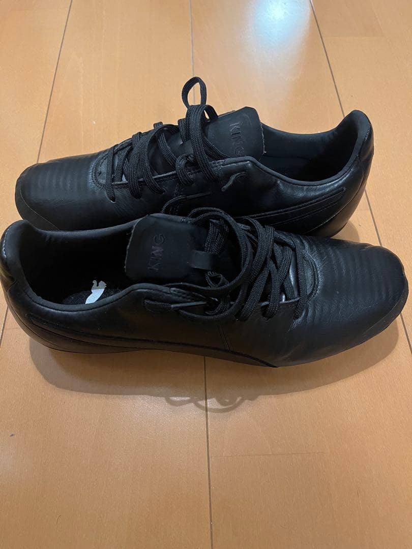 PUMA KING ブラックサッカーシューズ