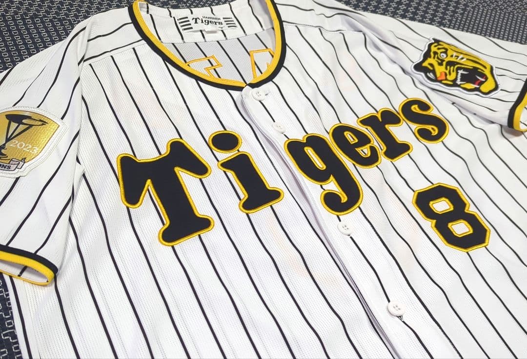 阪神タイガース　チャンピオン　エンブレム付き　ユニフォーム　佐藤輝明【Ｌサイズ】