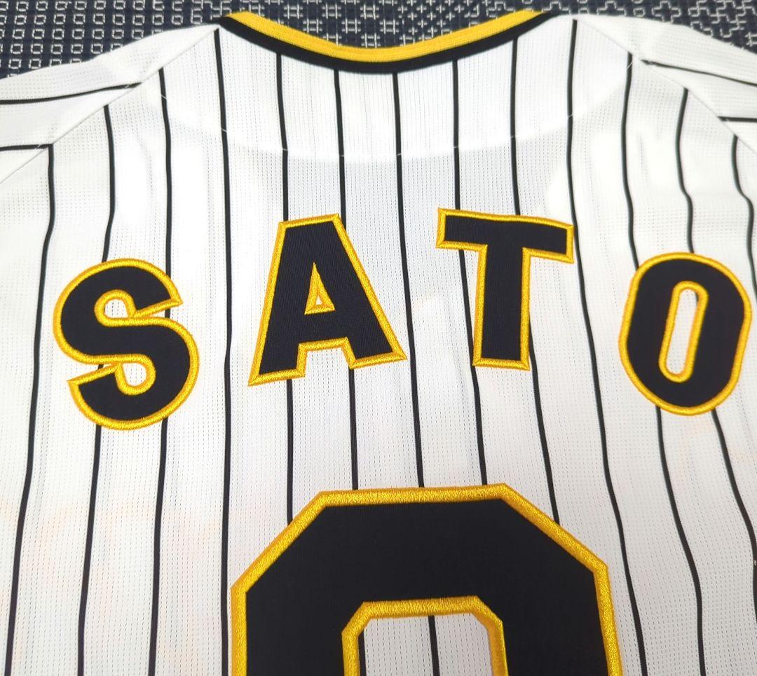 阪神タイガース　チャンピオン　エンブレム付き　ユニフォーム　佐藤輝明【Ｌサイズ】