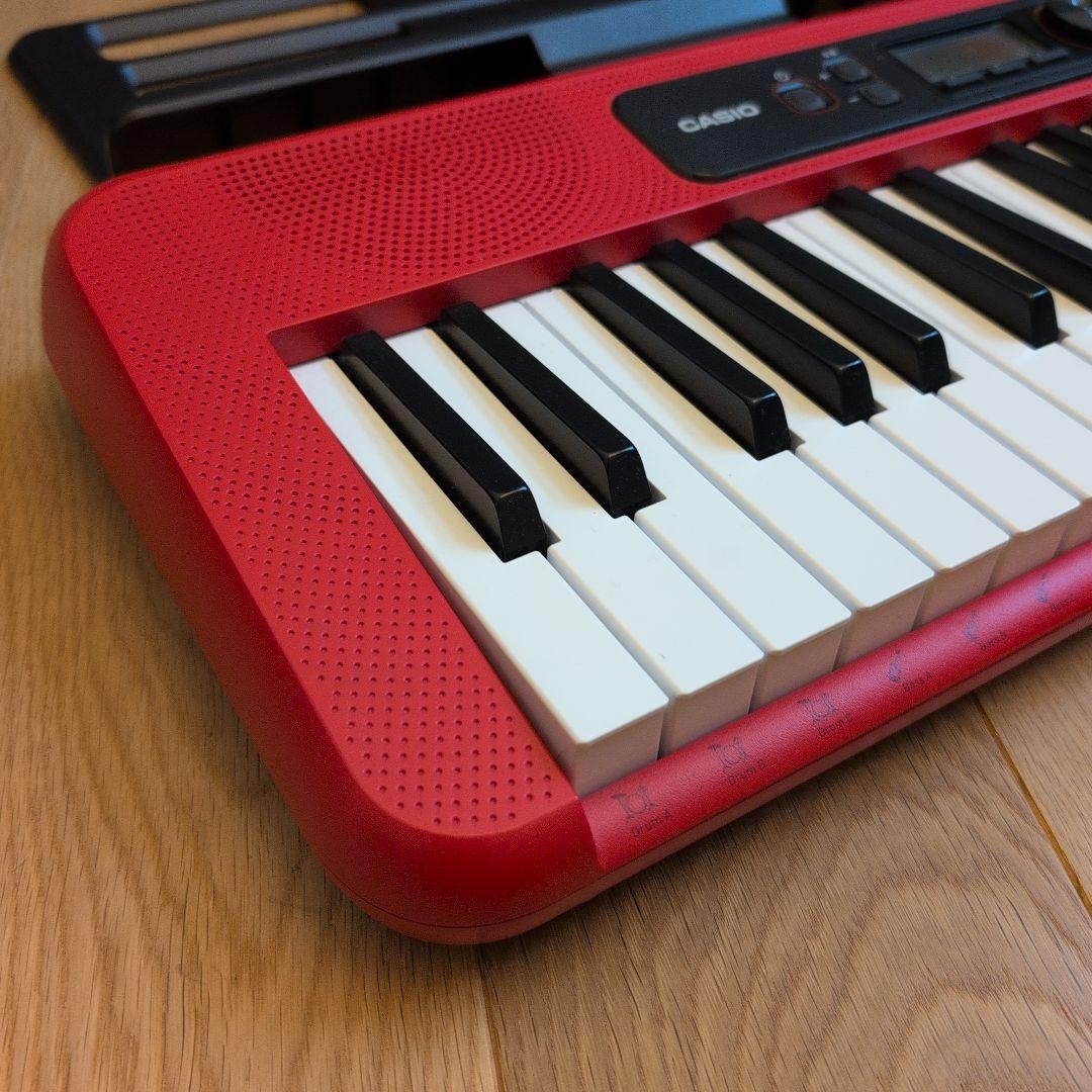 CASIO CT-S200 レッド ポータブルキーボード ※裏面電池カバー無し