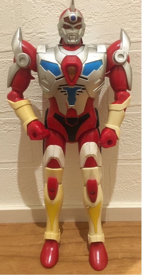 電光超人グリッドマン！？で合ってますか？フィギュア