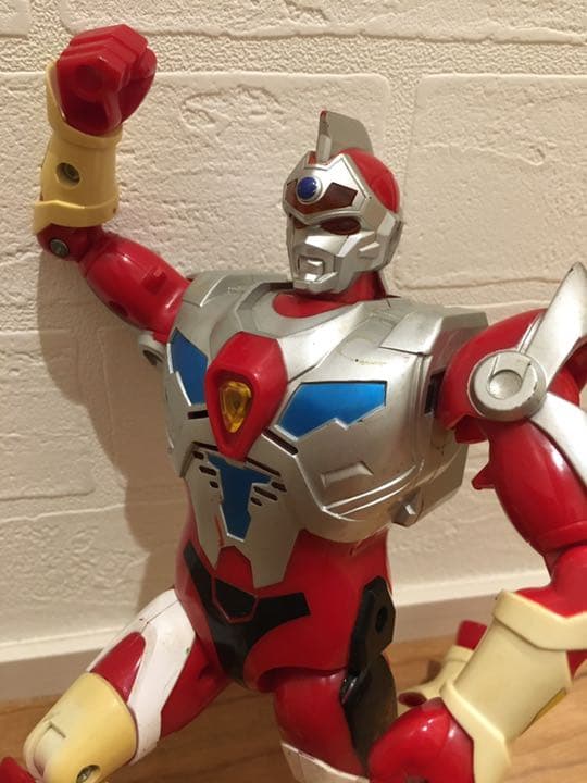 電光超人グリッドマン！？で合ってますか？フィギュア