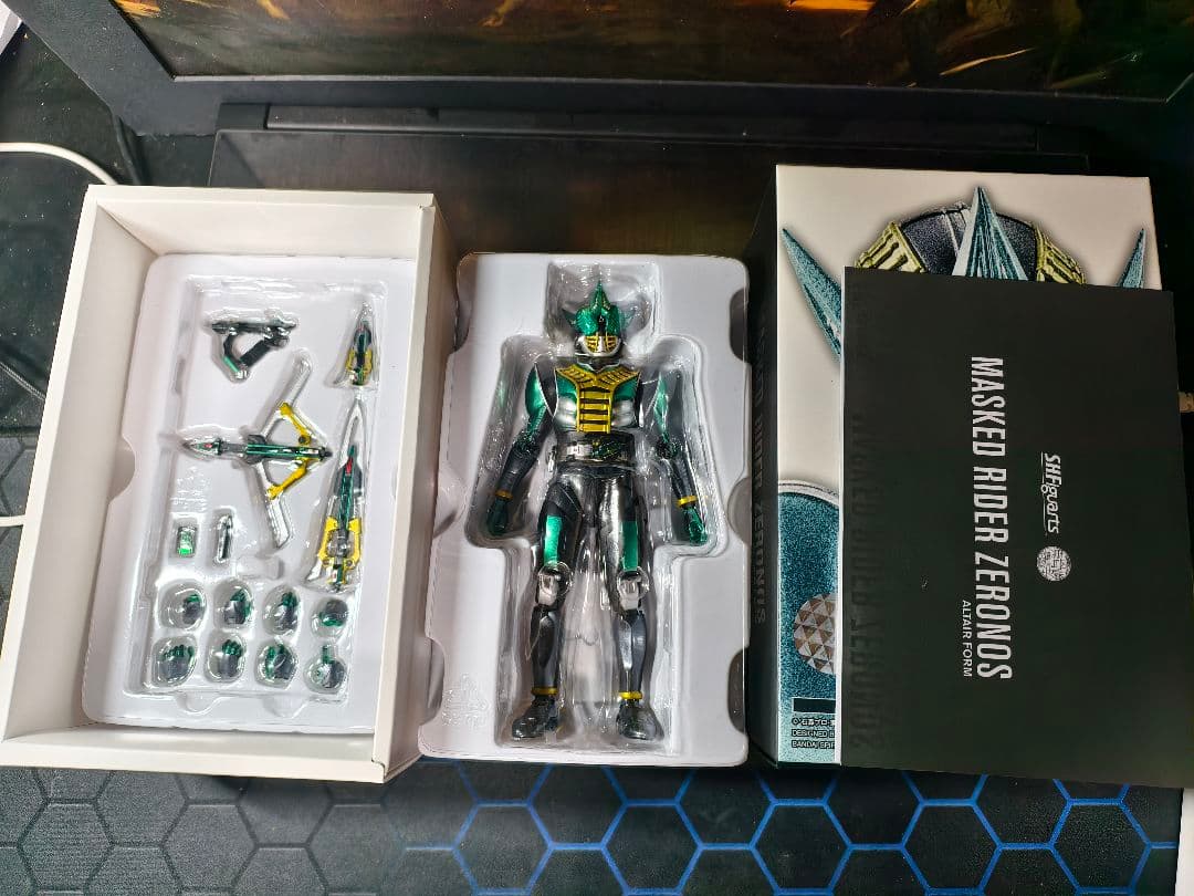 BANDAI SHFiguarts 真骨彫製法 仮面ライダーゼロノス