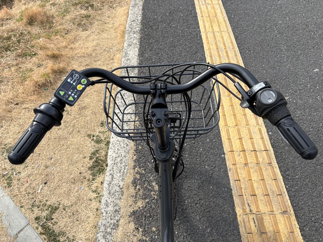 中古20㌅ブリヂストンビッケ電動アシスト自転車　8.7Ah 大阪　064