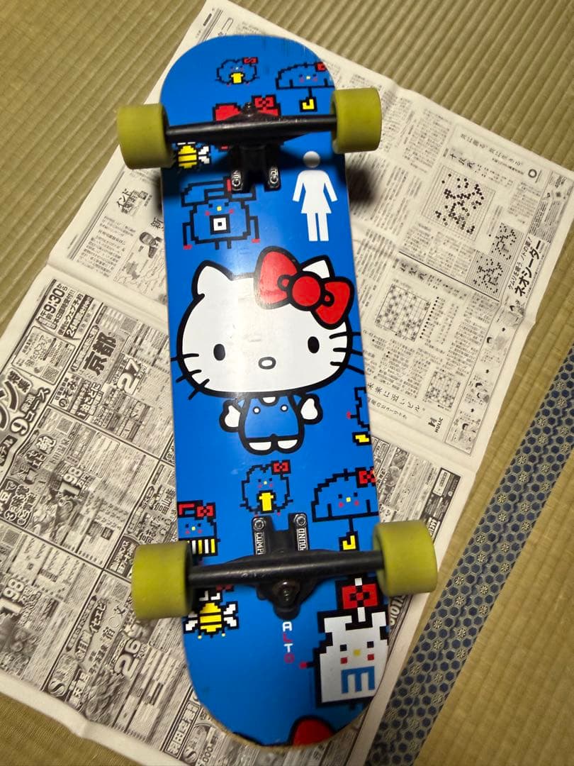ガール×ハローキティ スケボー 美品