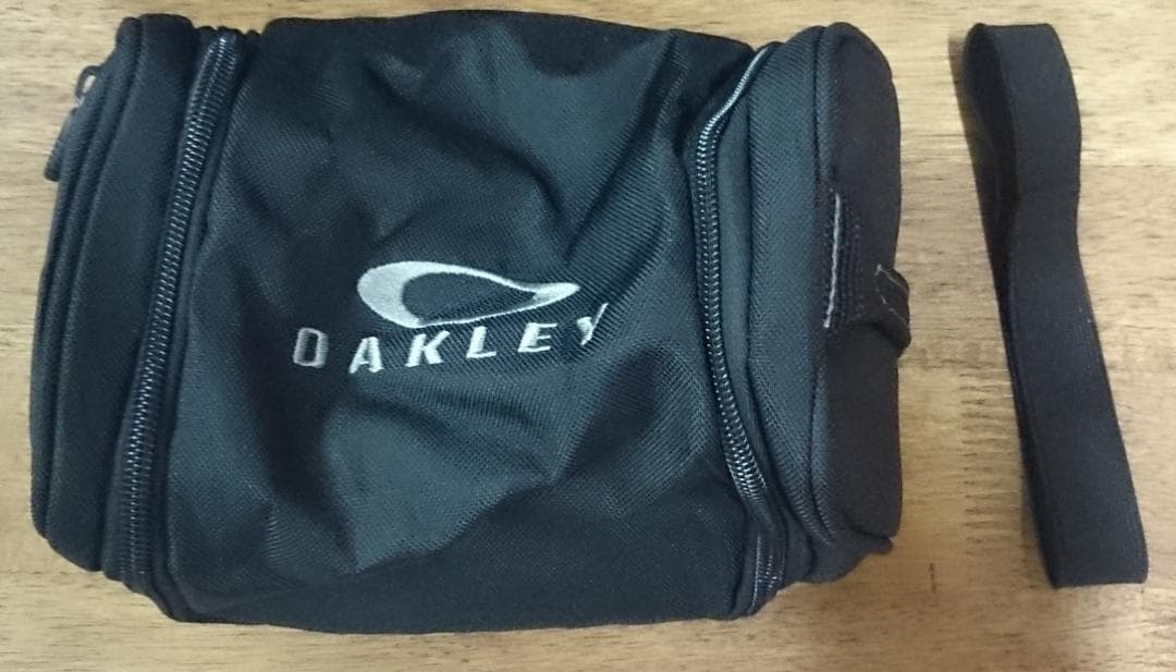 無言購入OK！！　ディスプレイ内蔵ゴーグル OAKLEY AIRWAVE 1.5