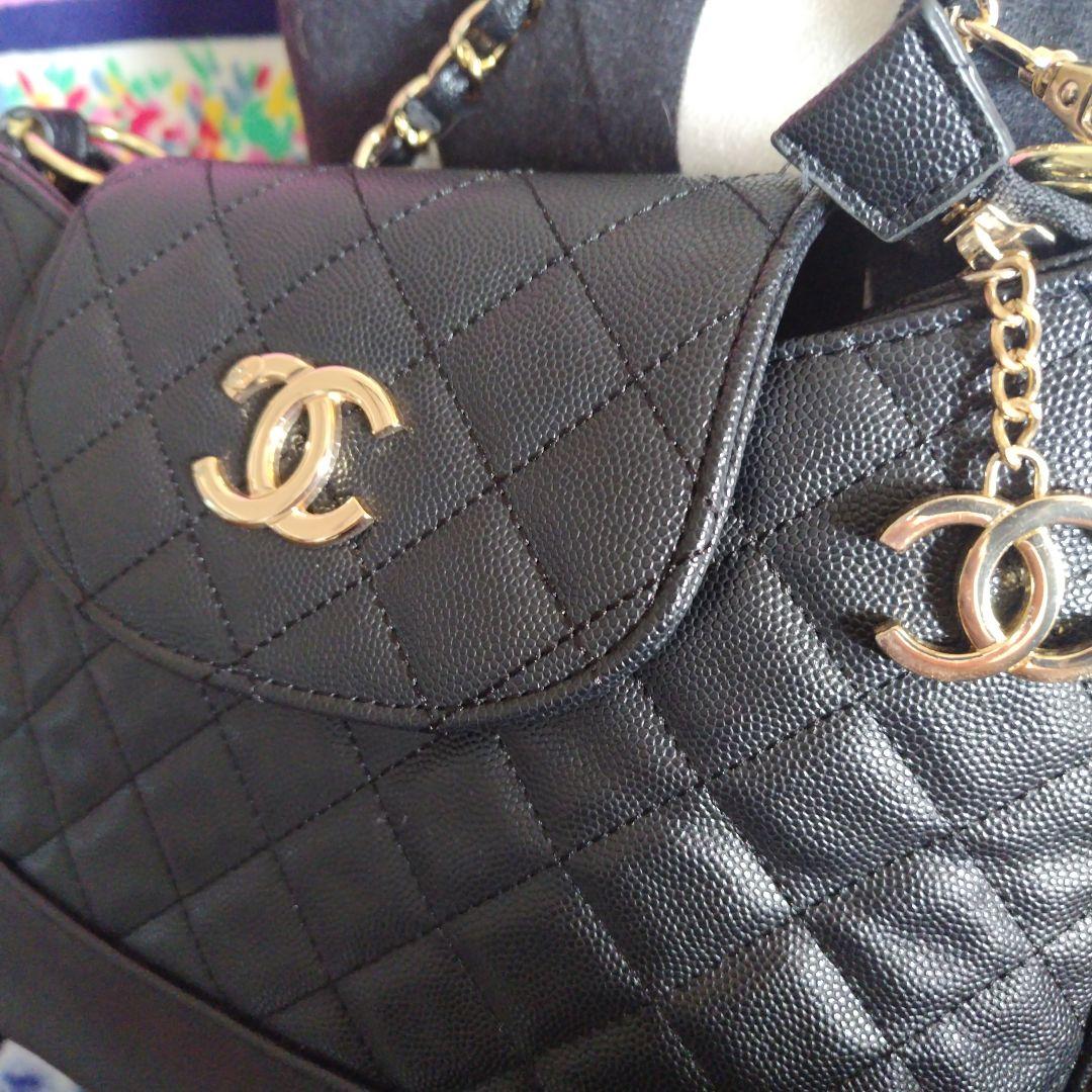 Chanel ブラック ショルダーバッグ キルティング