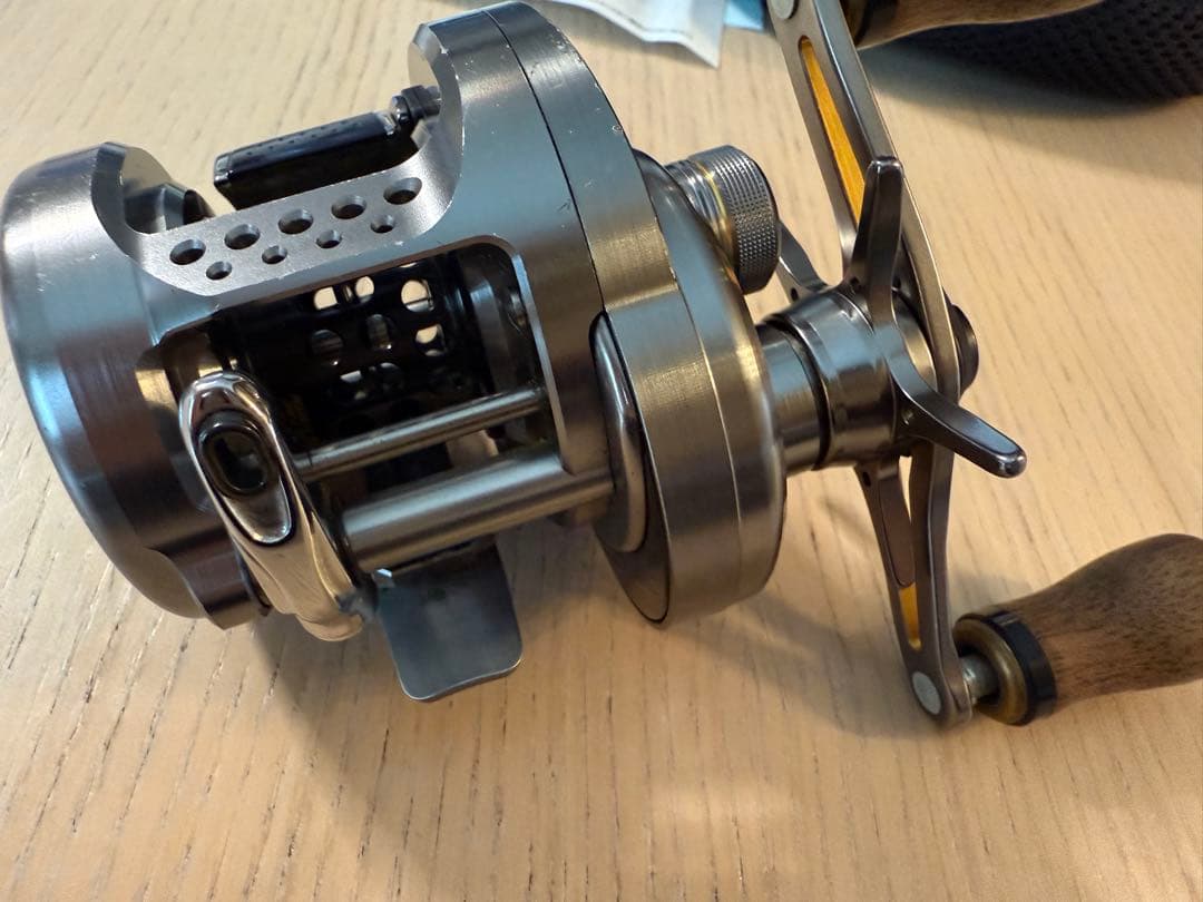 SHIMANO CALCUTTA CONQUEST BFS HG 左ハンドル
