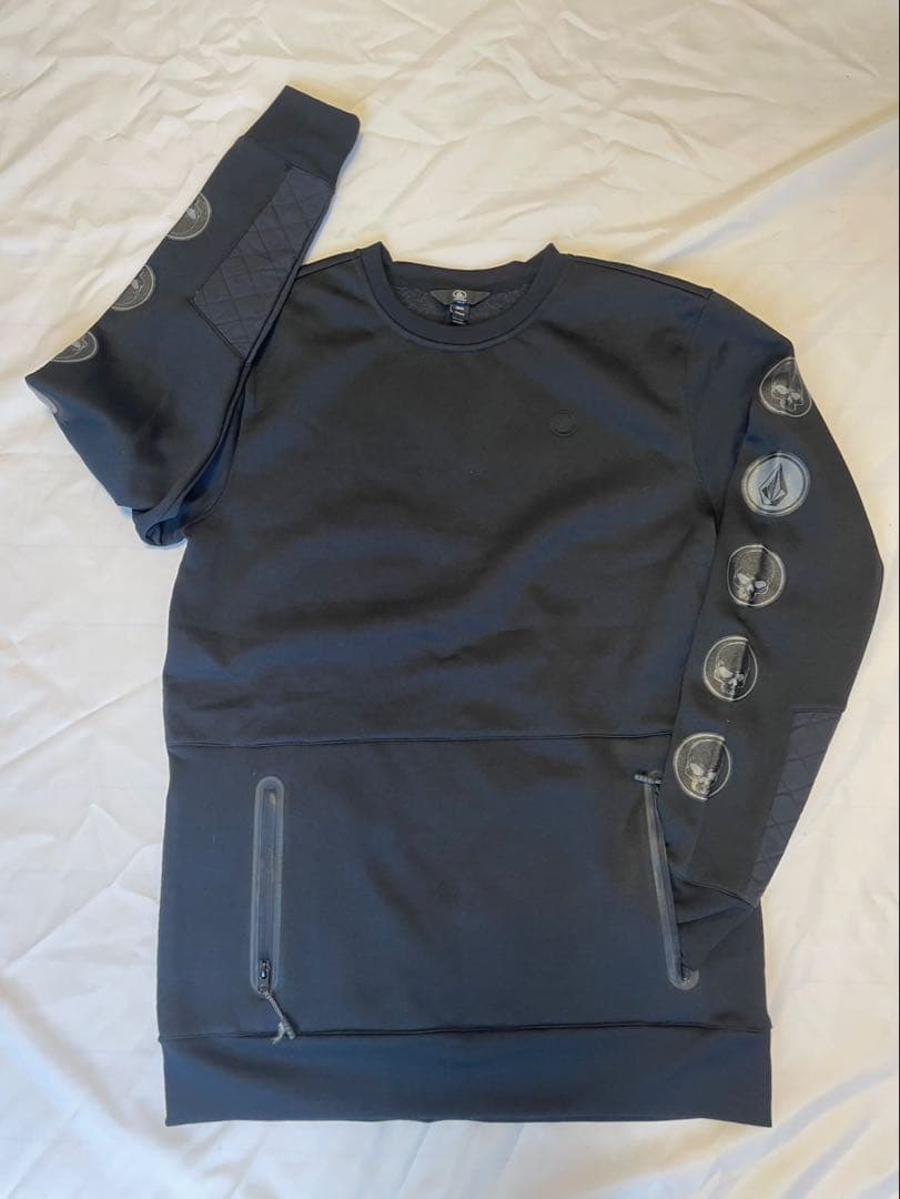 新品、未使用　Volcom  トレーナー撥水　Mサイズ　ポケット付き