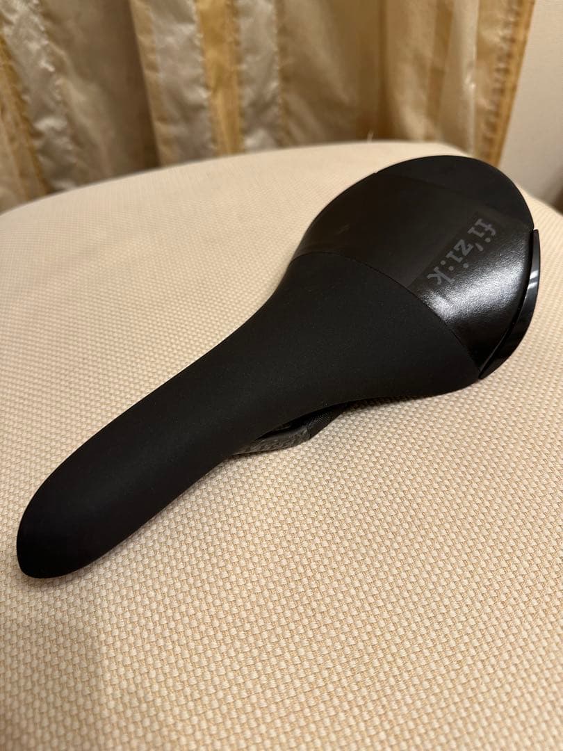 fi'zi:k フィジーク サドル　ANTARES R1 カーボンレール184g