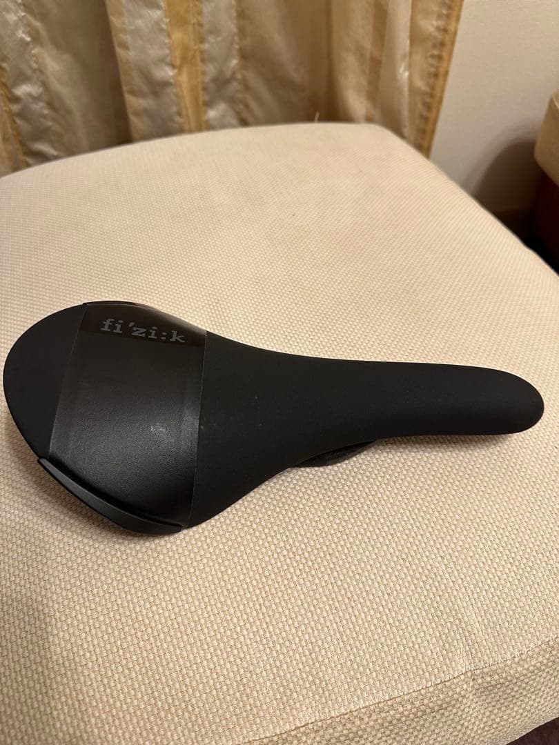 fi'zi:k フィジーク サドル　ANTARES R1 カーボンレール184g
