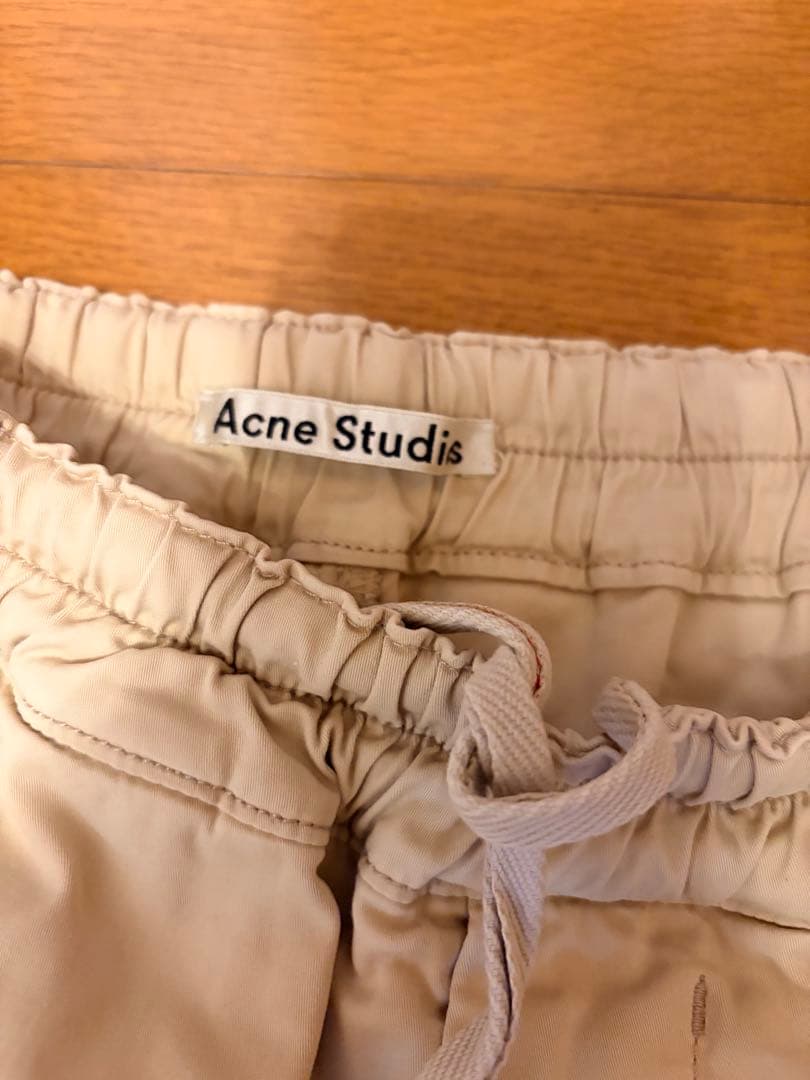 Acne Studios ベージュ ショートパンツ